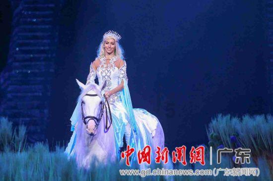 这场国风民乐音乐会举办 演奏者身着汉服演绎唯美曲目