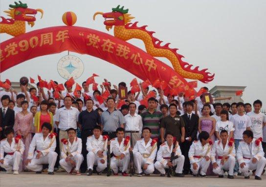 1946年愚人节当天,上海报纸刊登了两则假新闻,结果却成了真预言