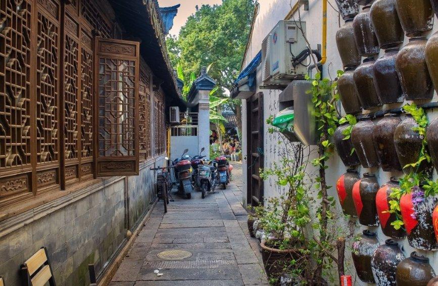 逃离违建房屋8